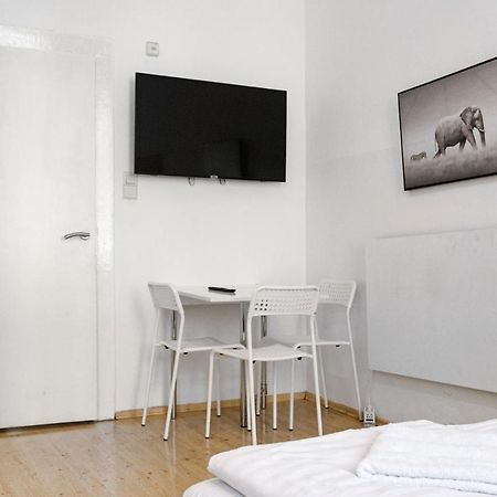 Attractive Apartment Near Wiener Stadthalle Exterior photo